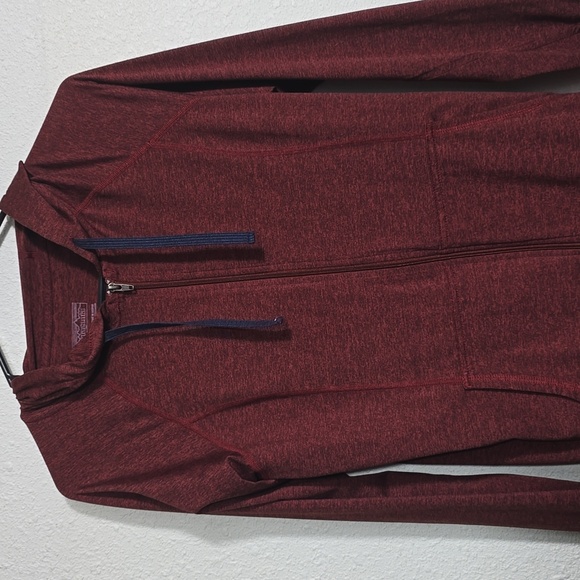 Patagonia Women's Red and Burgundy Hoodie - Picture 2 of 4